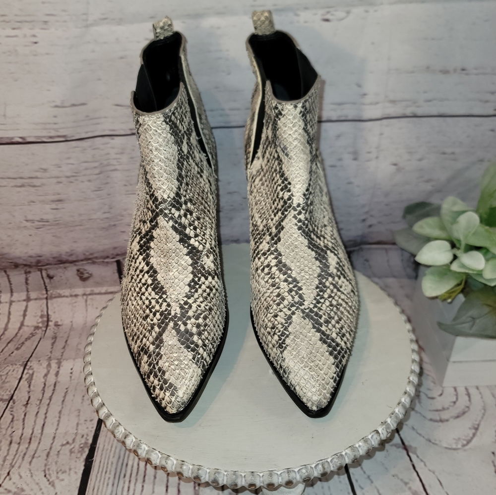 Marc Fisher MLYALE Women's Cream & Gray Snakeskin Leather Ankle Bootie Size 7.5M